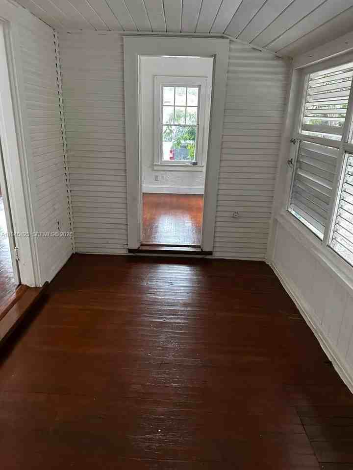 4116 Sw 13th Ter - Photo 6 of 8