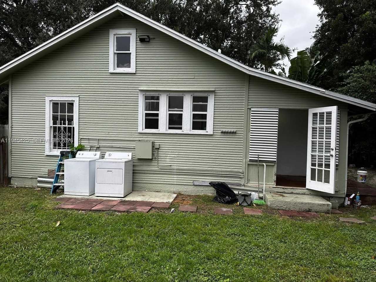 4116 Sw 13th Ter - Photo 7 of 8