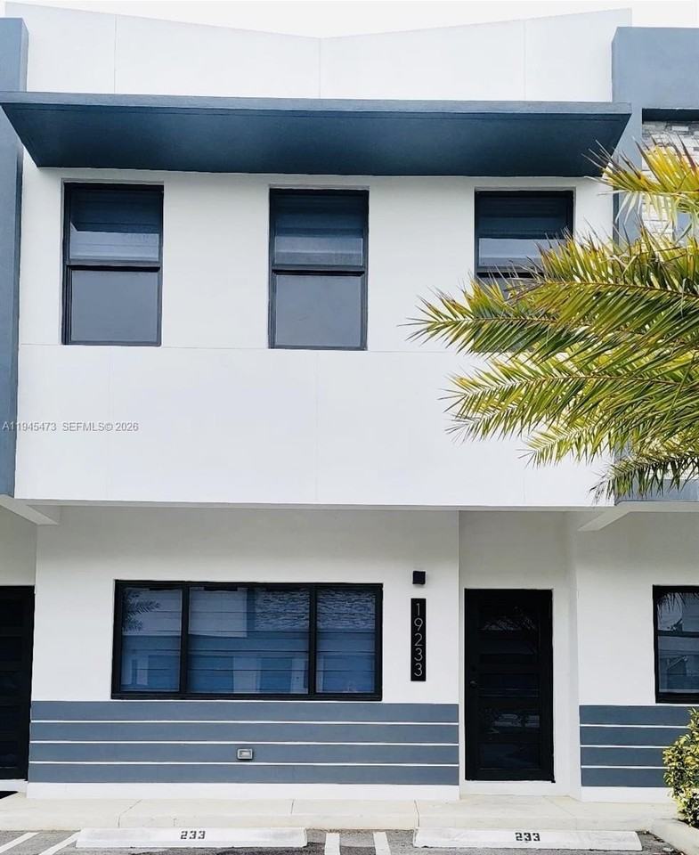 19233 Nw 37th Ave - Photo 2 of 18