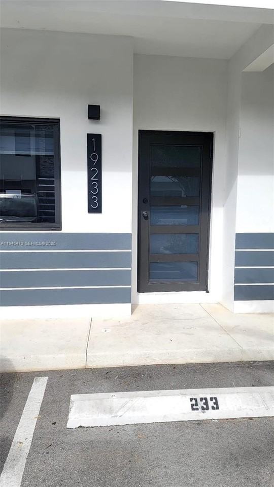 19233 Nw 37th Ave - Photo 3 of 18