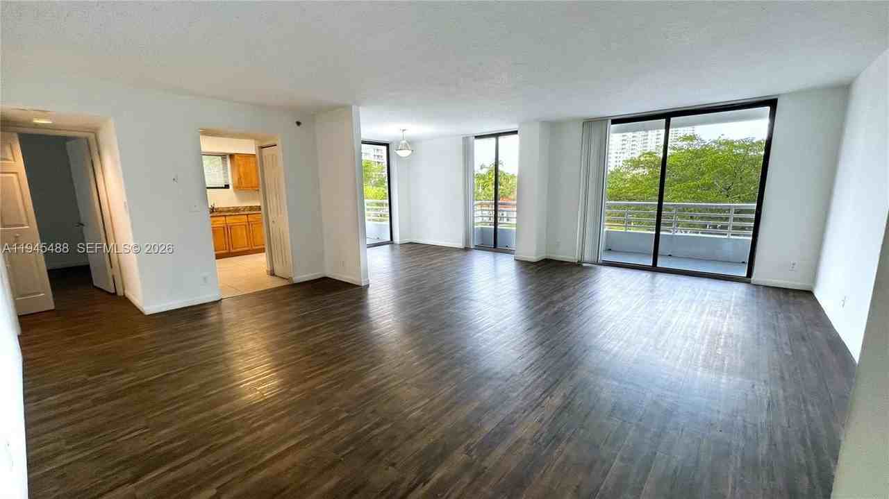 3300 Ne 192nd St #301