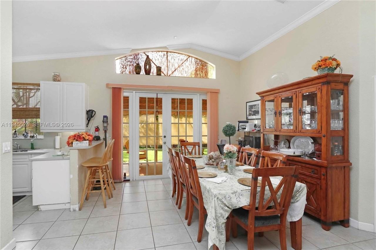 15382 Sw 16th Ter #0 - Photo 5 of 26