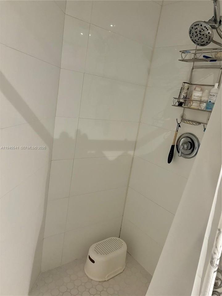 9716 Nw 51st Ter - Photo 6 of 18