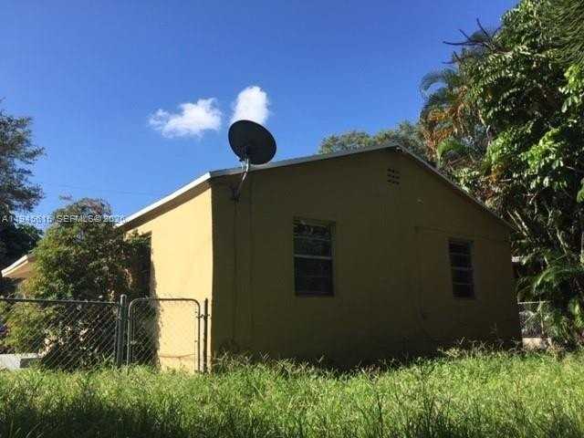 18202 Ne 25th Pl #02 - Photo 2 of 17