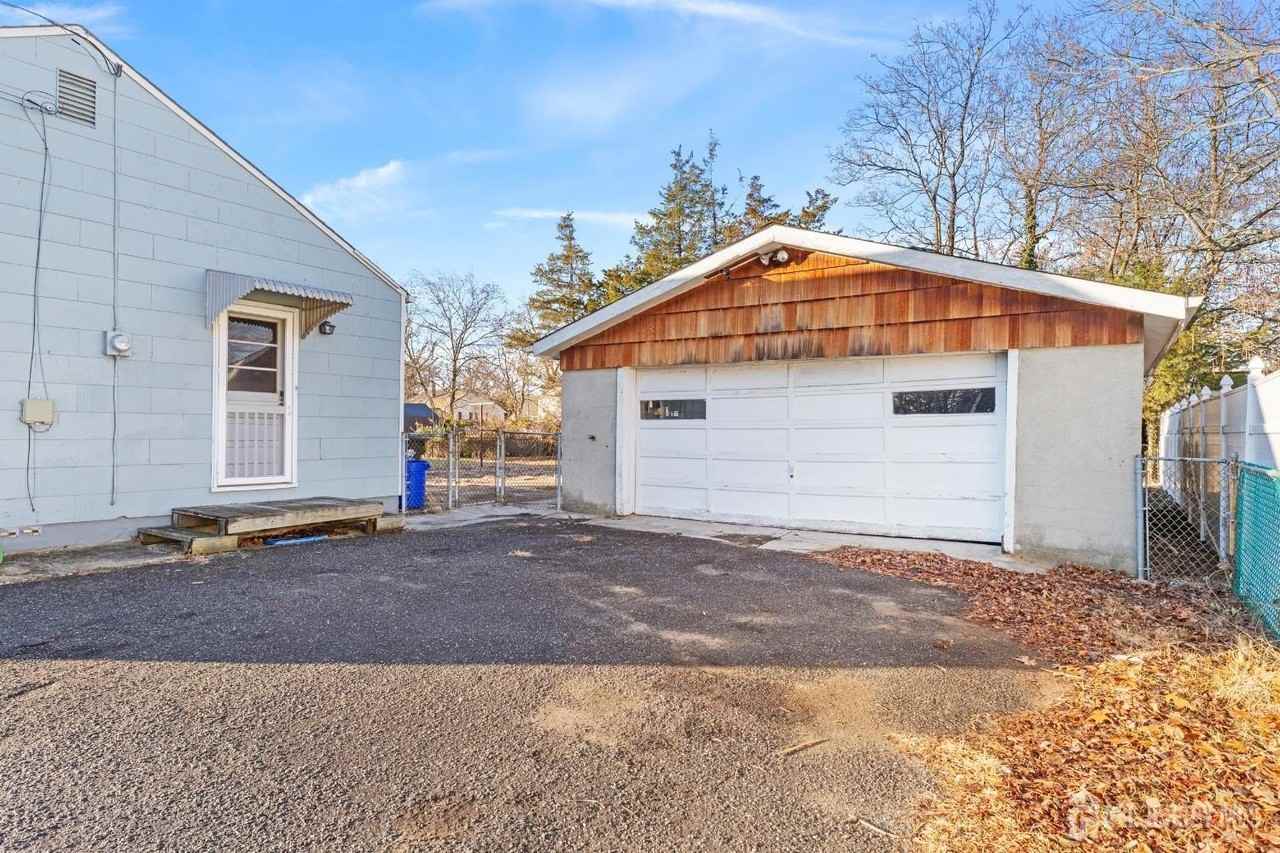 1283 Englishtown Rd - Photo 6 of 33