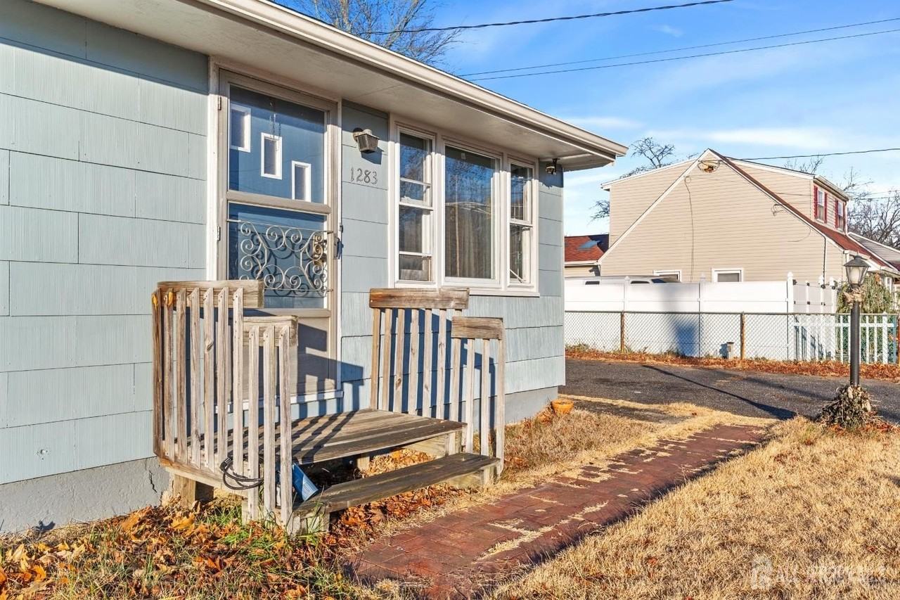 1283 Englishtown Rd - Photo 7 of 33