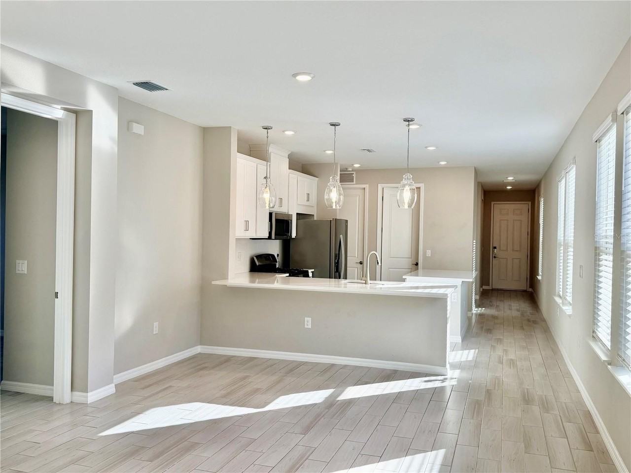 15109 Shady Palms Ln - Photo 4 of 50