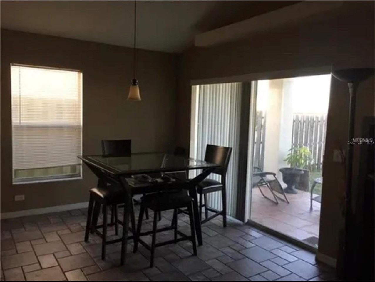 722 Rollins Dr - Photo 4 of 17