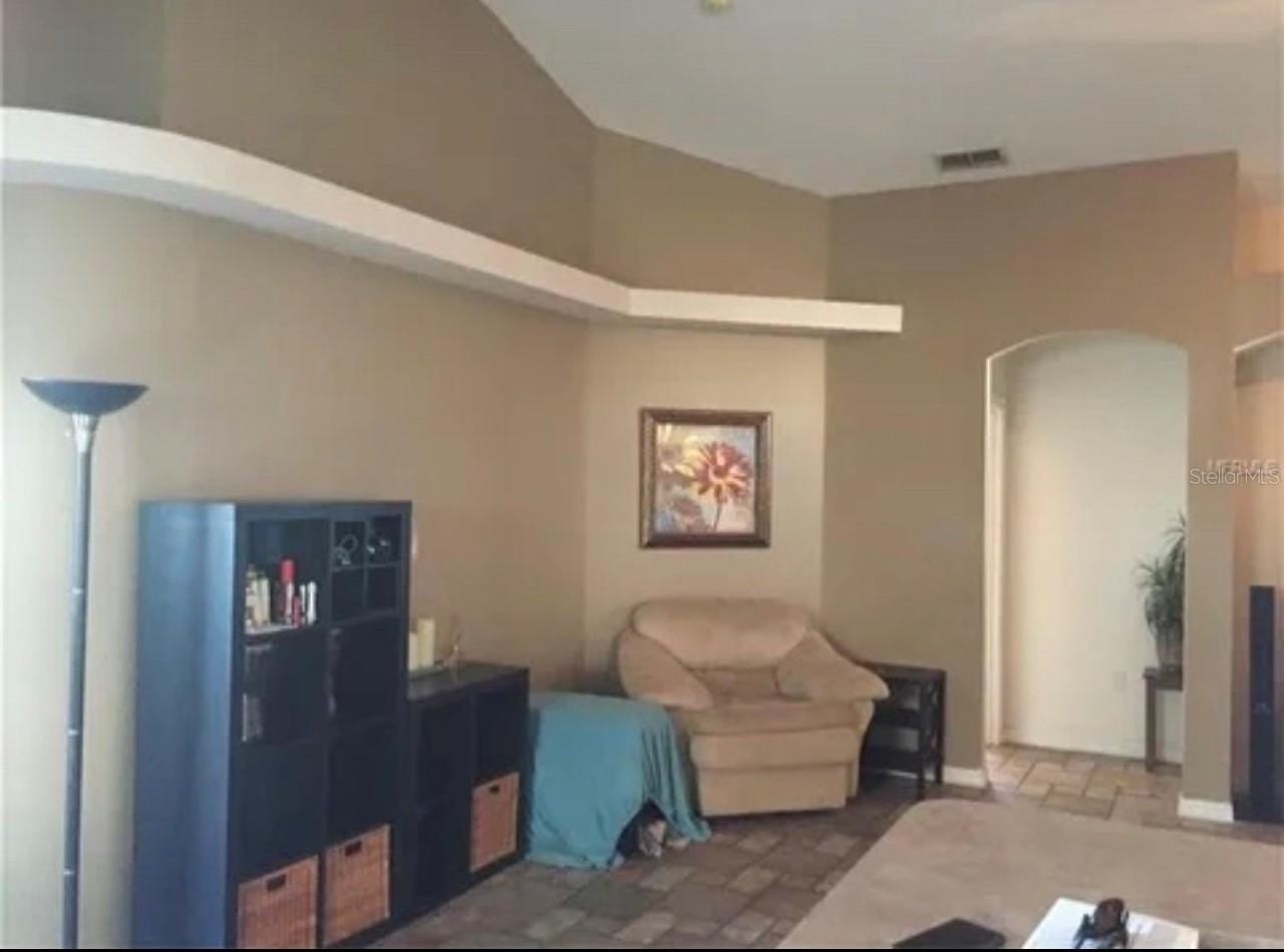 722 Rollins Dr - Photo 5 of 17