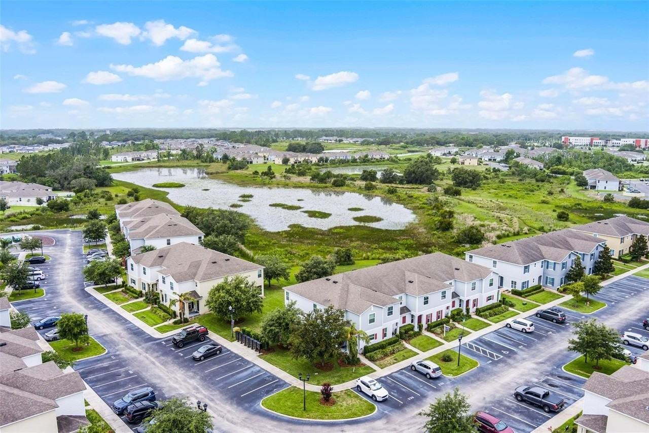 228 Primrose Dr - Photo 2 of 20