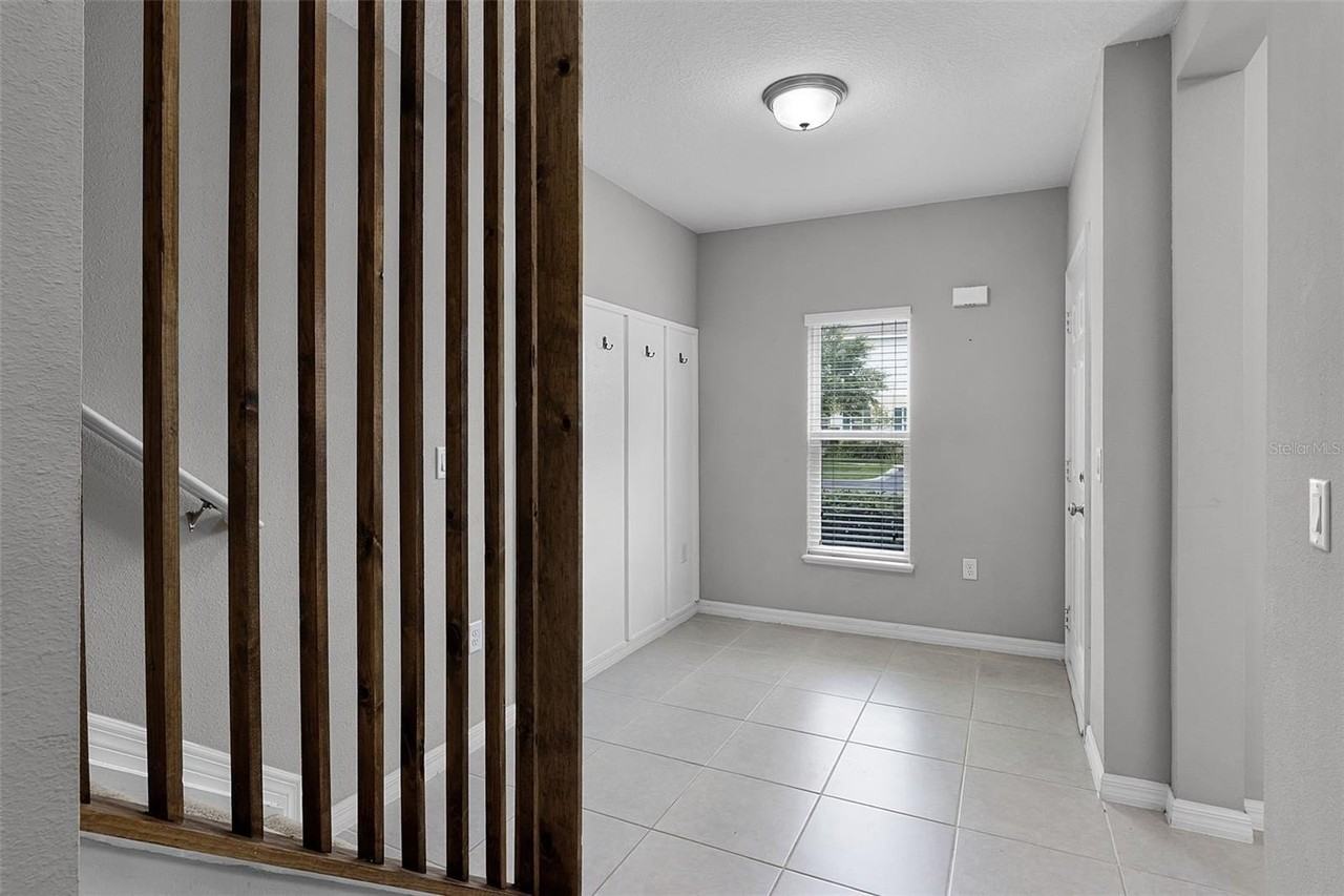 228 Primrose Dr - Photo 4 of 20