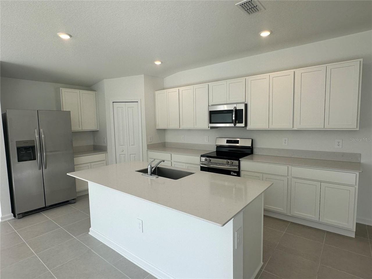 5434 Lewisham Dr - Photo 6 of 32