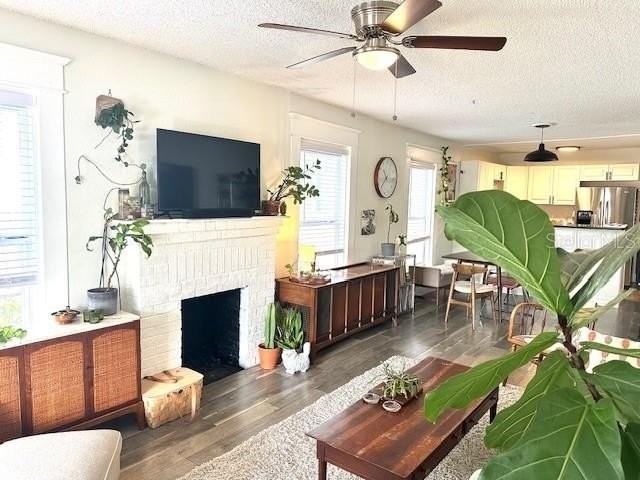 412 E Floribraska Ave - Photo 3 of 18