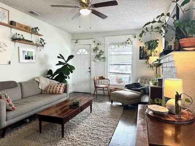 412 E Floribraska Ave - Photo 4 of 18