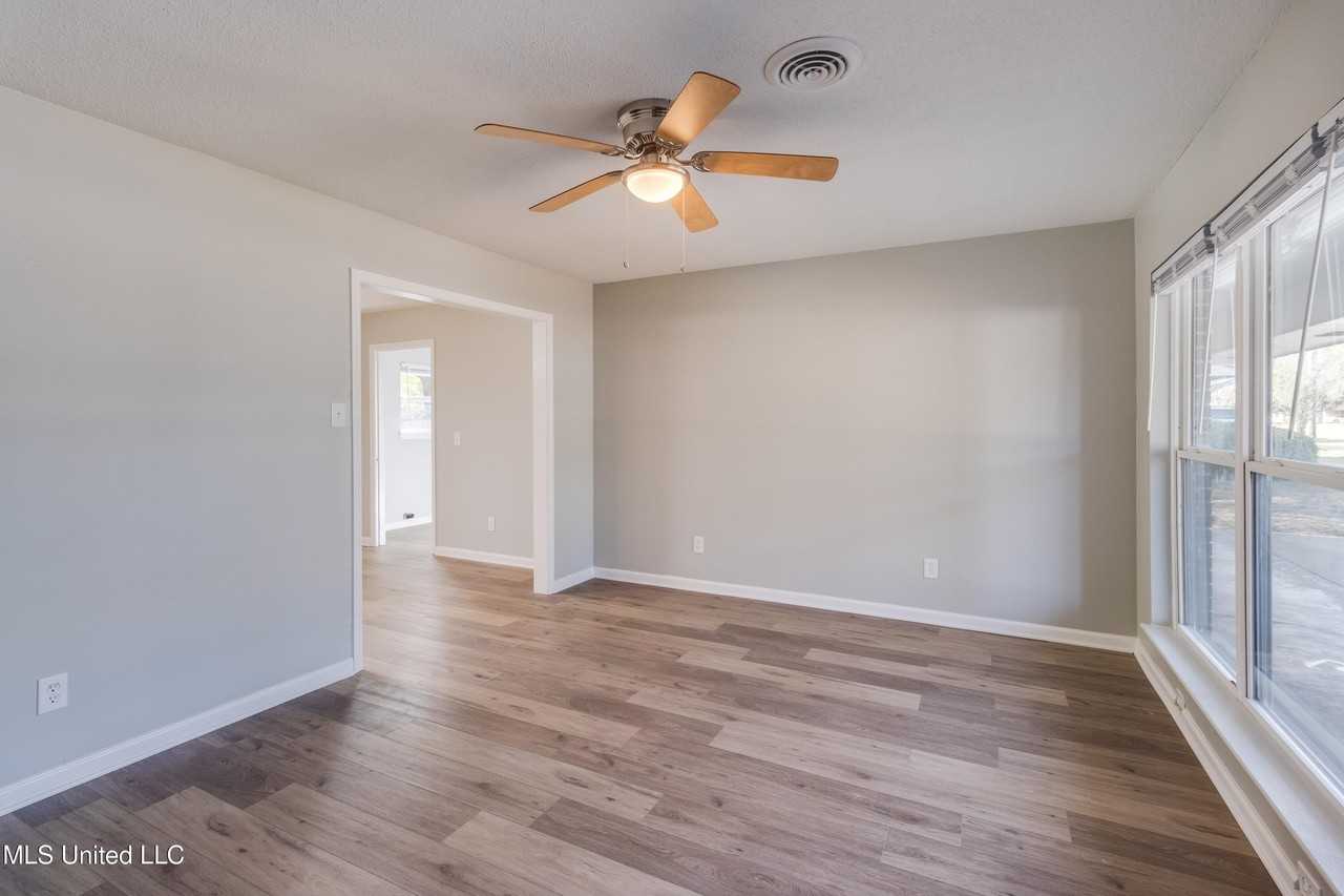 2211 Popps Ferry Rd - Photo 3 of 21