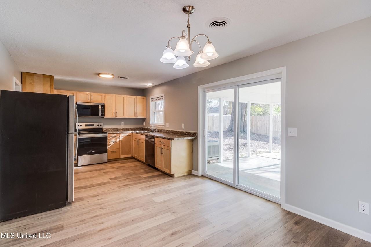 2211 Popps Ferry Rd - Photo 5 of 21