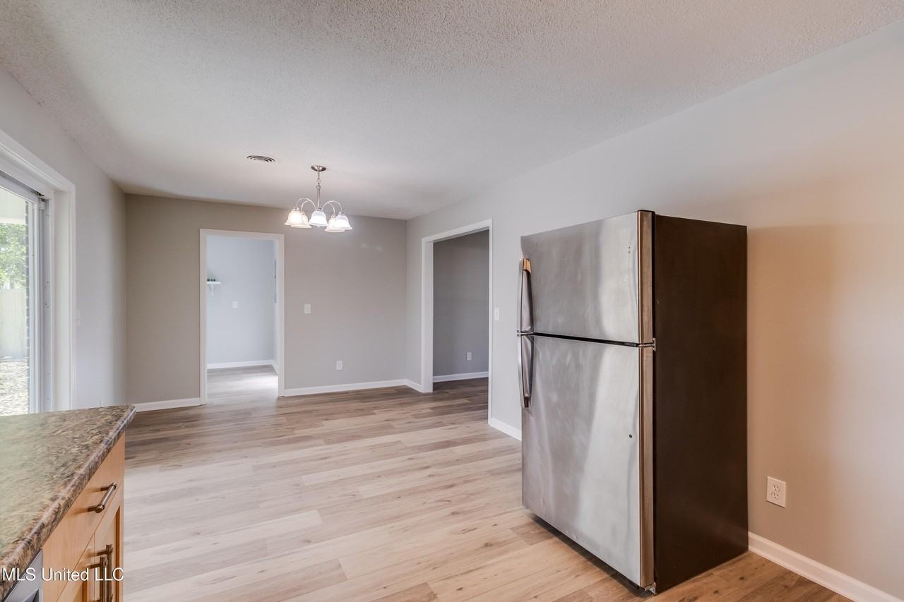 2211 Popps Ferry Rd - Photo 7 of 21