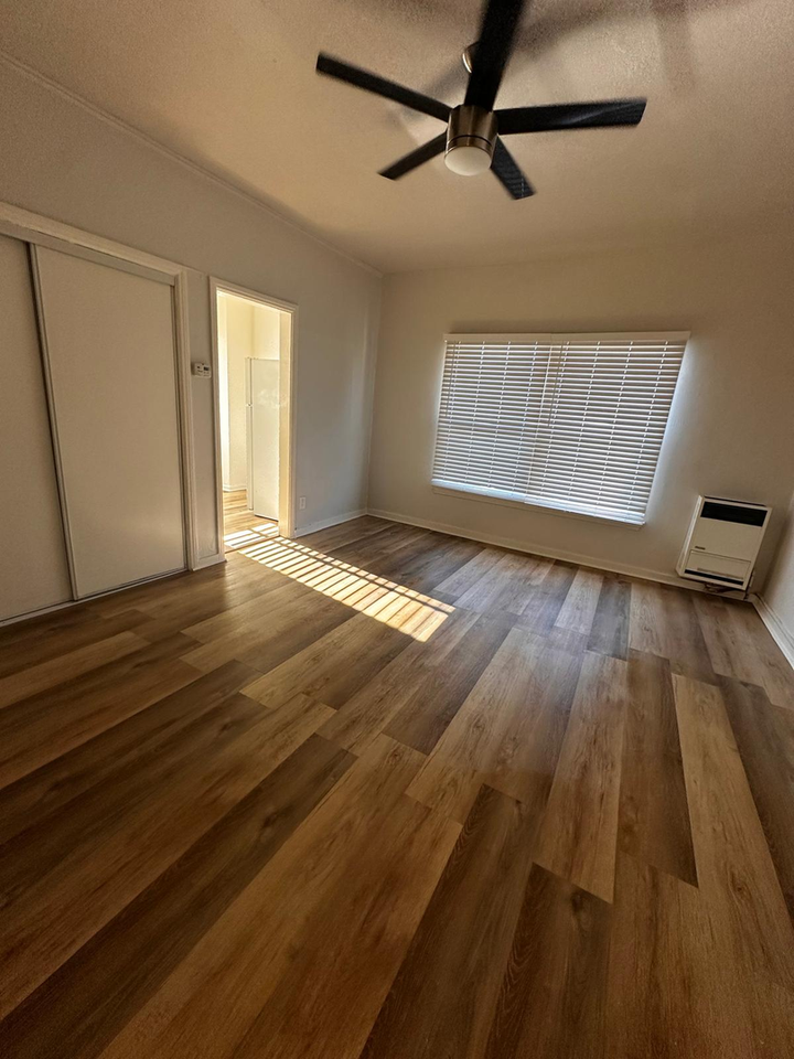 1812 W 5th Street - Photo 5 of 8