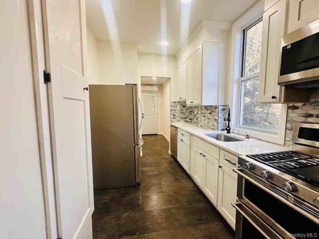 5517 Fieldston Rd - Photo 7 of 28