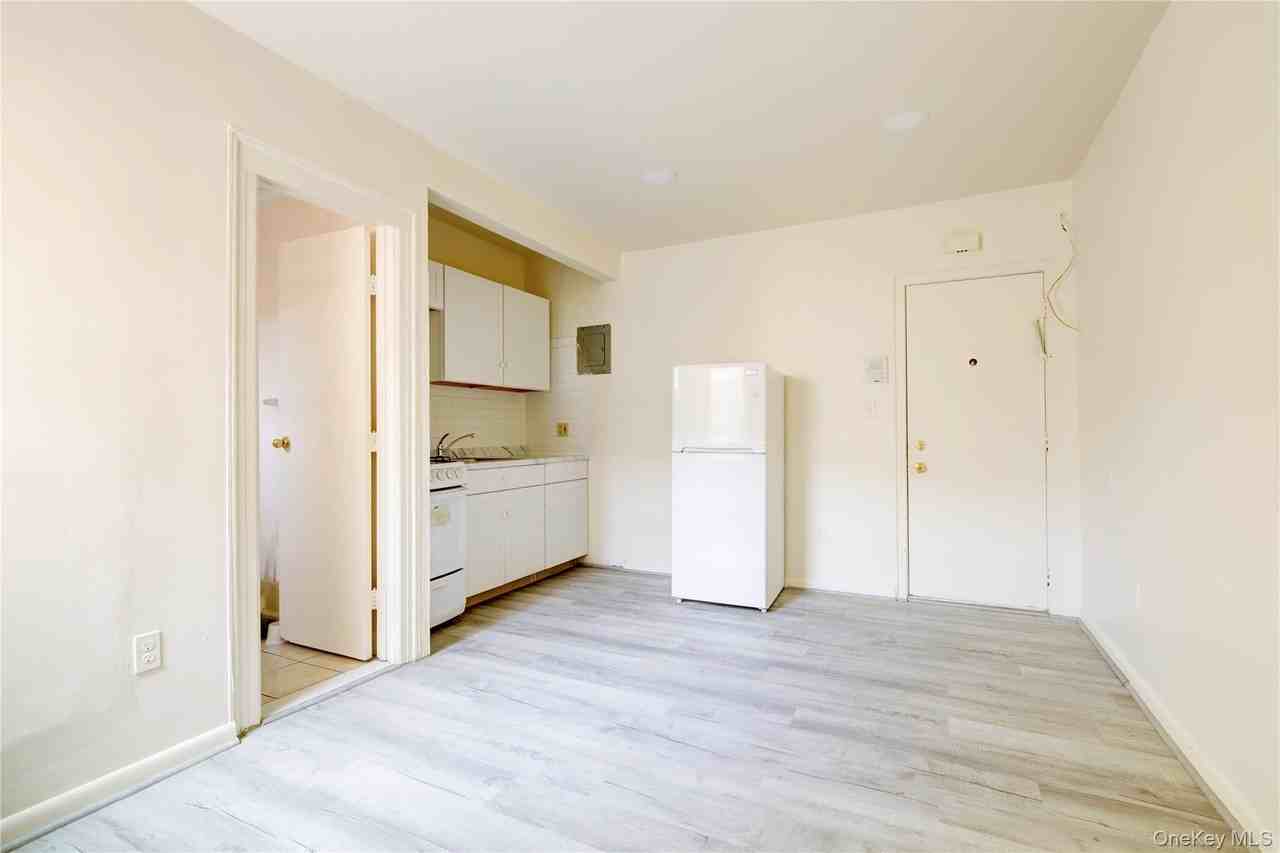 51 Georgia Ave Apt 10 #10 - Photo 4 of 9