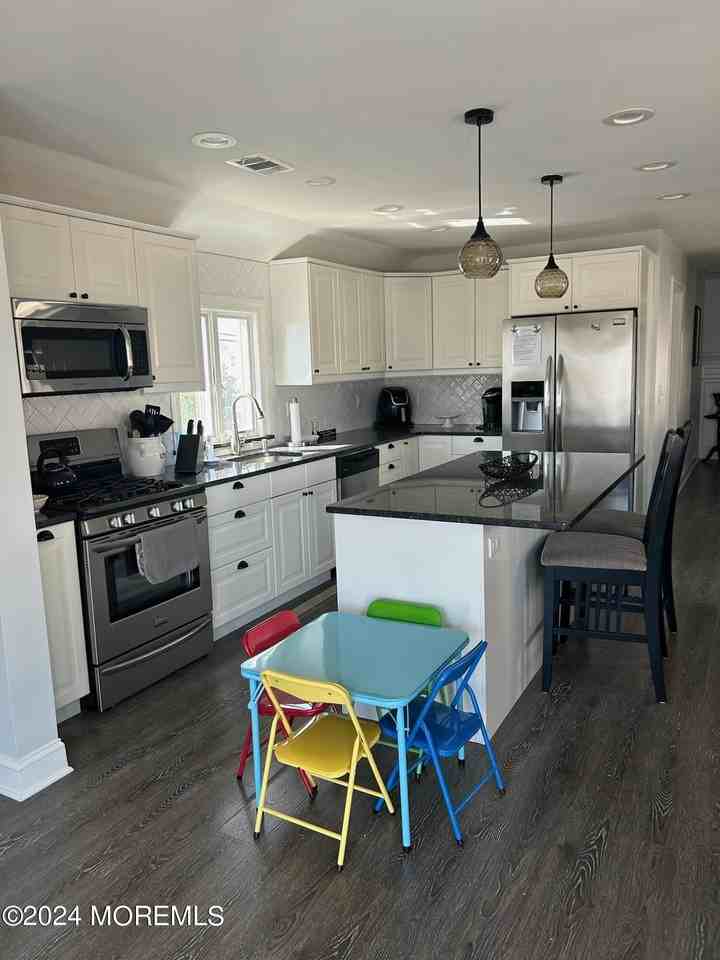 111 Jersey City Ave - Photo 2 of 15