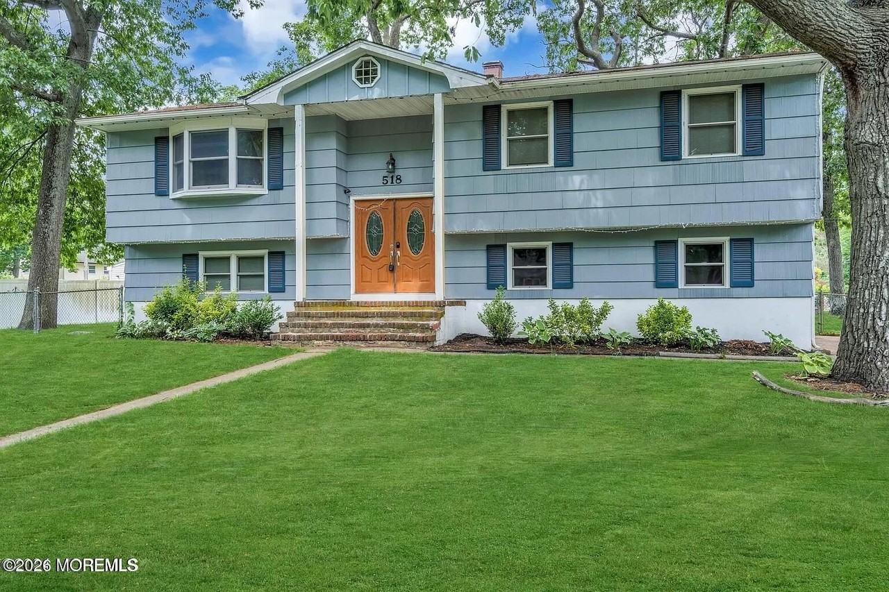 518 River Dr - Photo 2 of 35