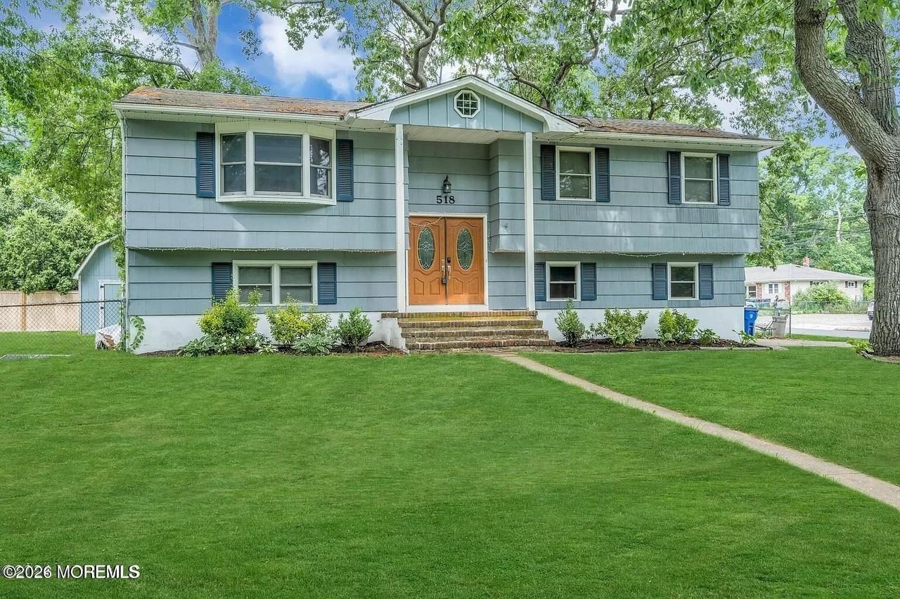 518 River Dr - Photo 4 of 35