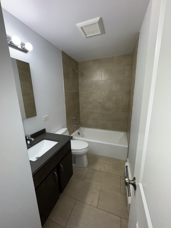 4612 Forest Ave Apt 8 #8 - Photo 6 of 10