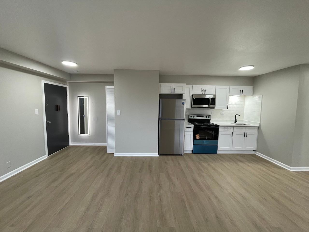 7051 E 11th St - Photo 4 of 11