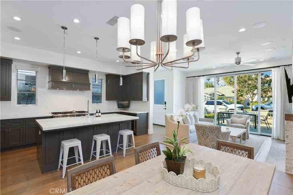 708 Heliotrope Ave - Photo 4 of 42