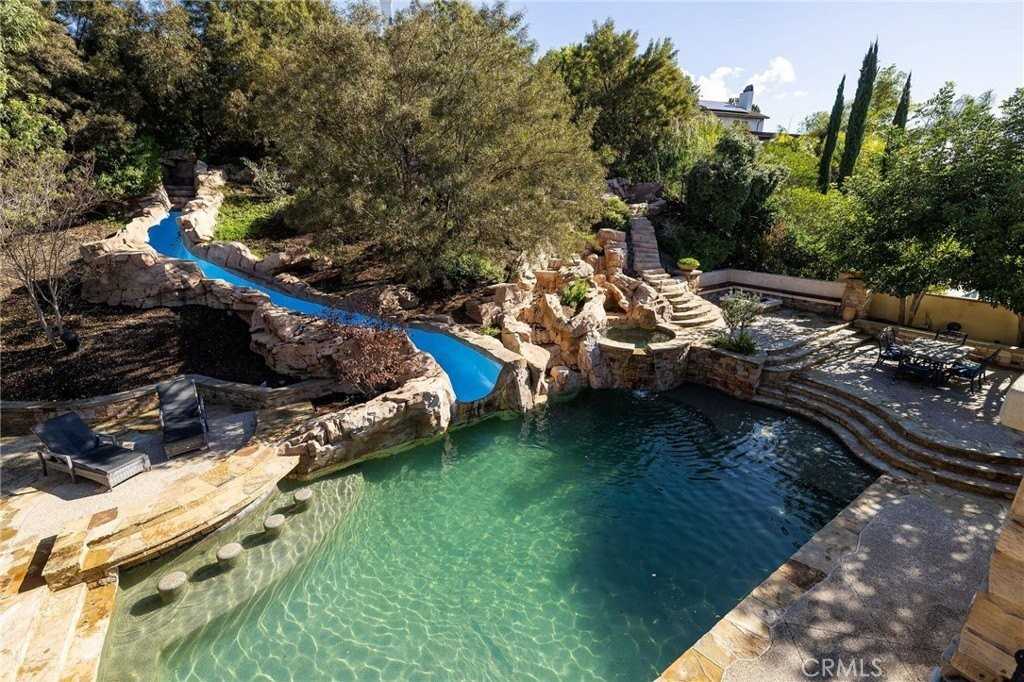 25152 Anvil Cir - Photo 2 of 30