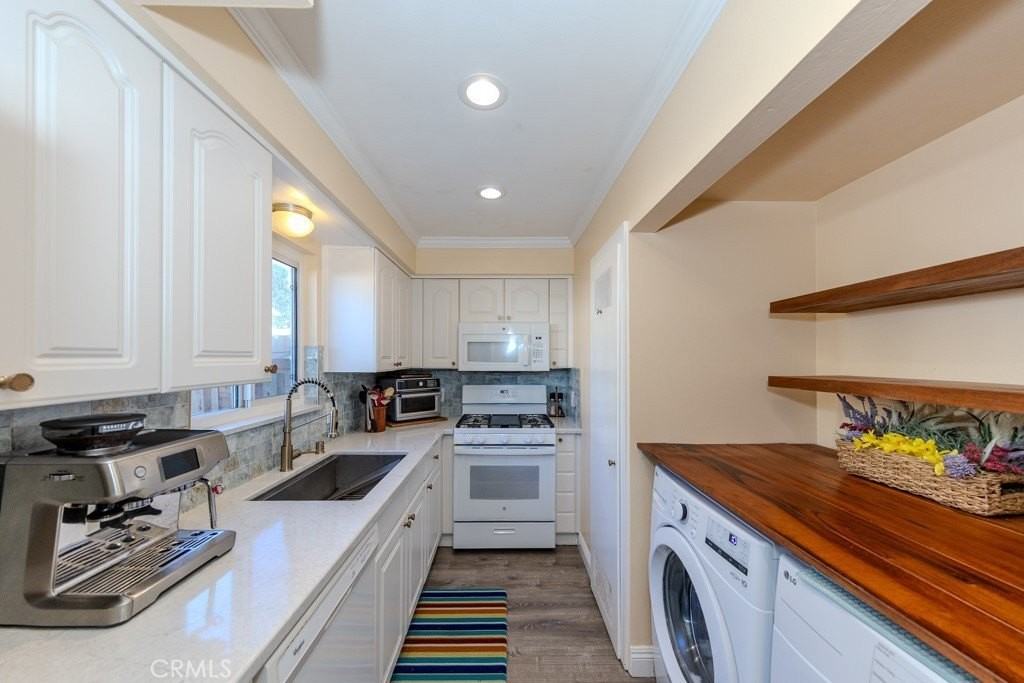 9688 Durham Dr - Photo 7 of 36