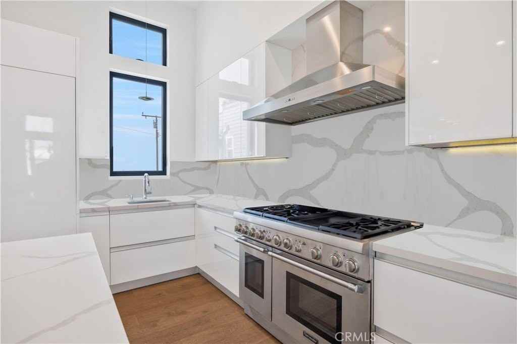 332 Avenue E - Photo 5 of 50