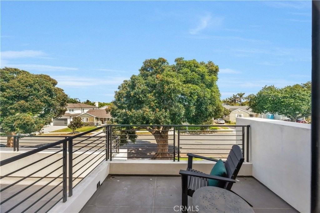 332 Avenue E - Photo 7 of 50