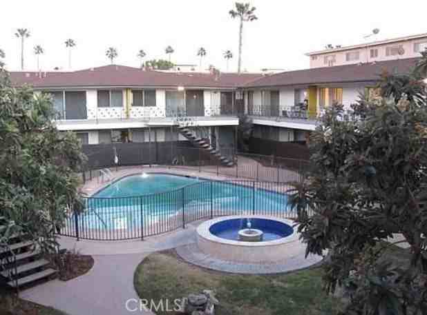 5168 Yarmouth Ave #5 - Photo 2 of 6