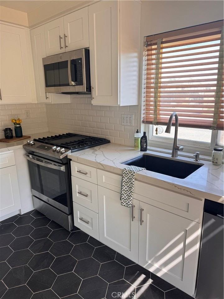 25761 Player Dr - Photo 3 of 6