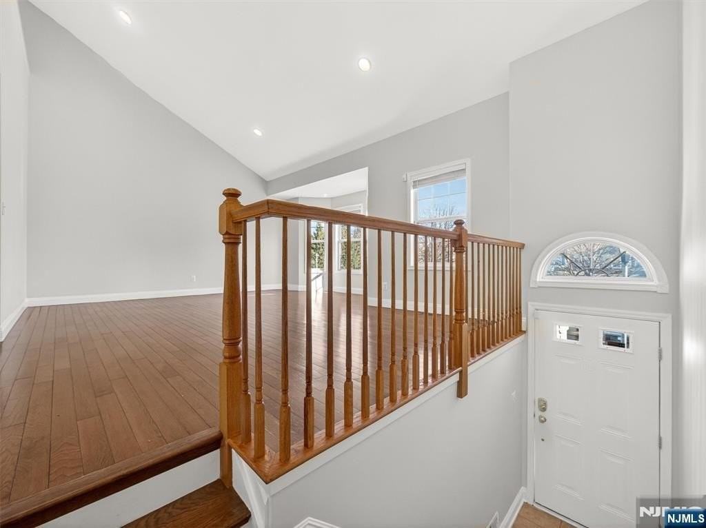 124 Barclay Dr - Photo 4 of 45