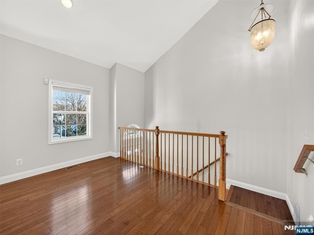 124 Barclay Dr - Photo 5 of 45