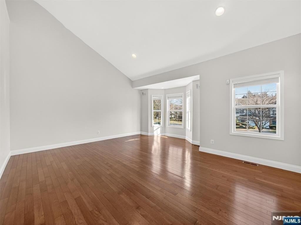 124 Barclay Dr - Photo 6 of 45