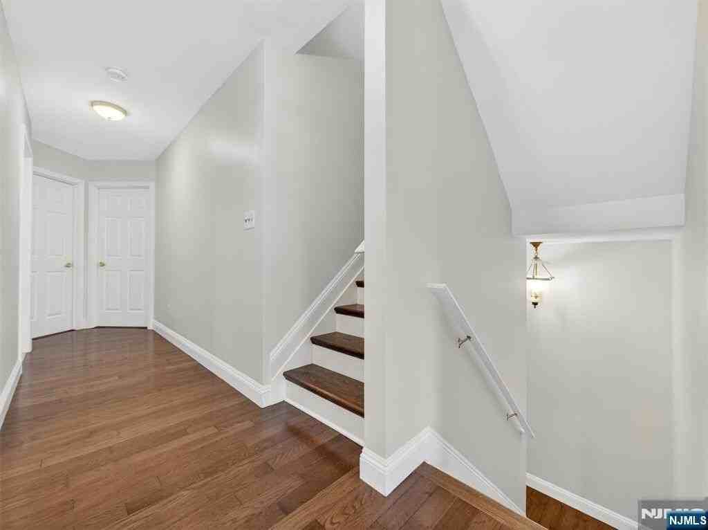 124 Barclay Dr - Photo 7 of 45