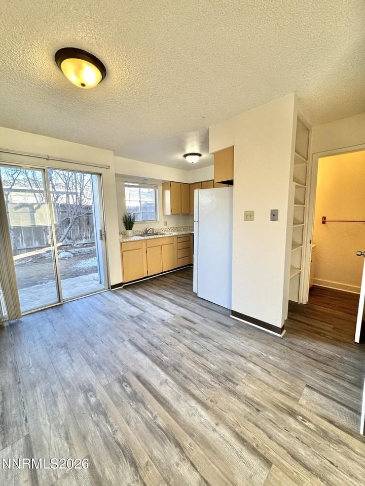 825 Belli Dr - Photo 2 of 8