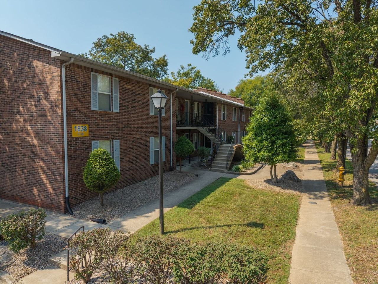 1836 Kendall Ln - Photo 6 of 21