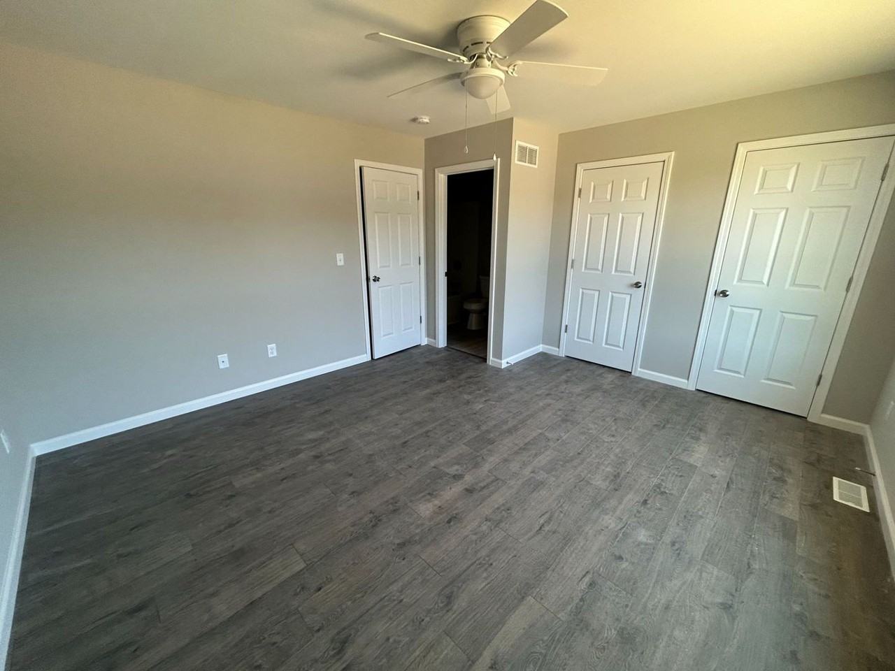 874 Lakeway Dr - Photo 5 of 12