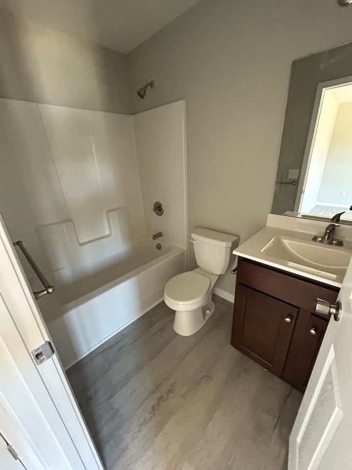 874 Lakeway Dr - Photo 6 of 12