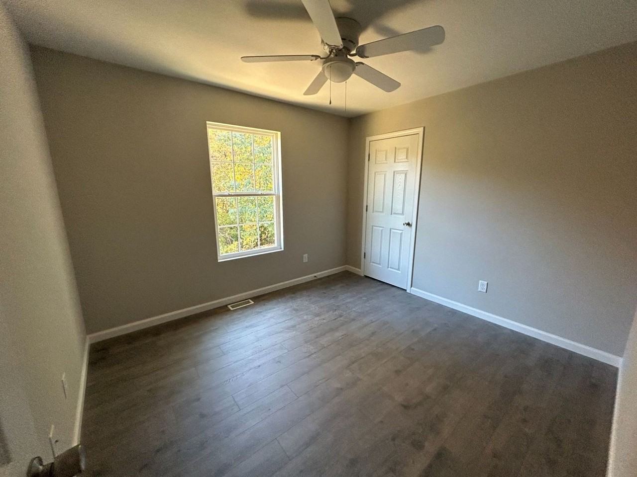 874 Lakeway Dr - Photo 7 of 12