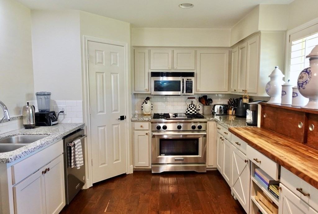 3900 Godfrey St - Photo 6 of 23