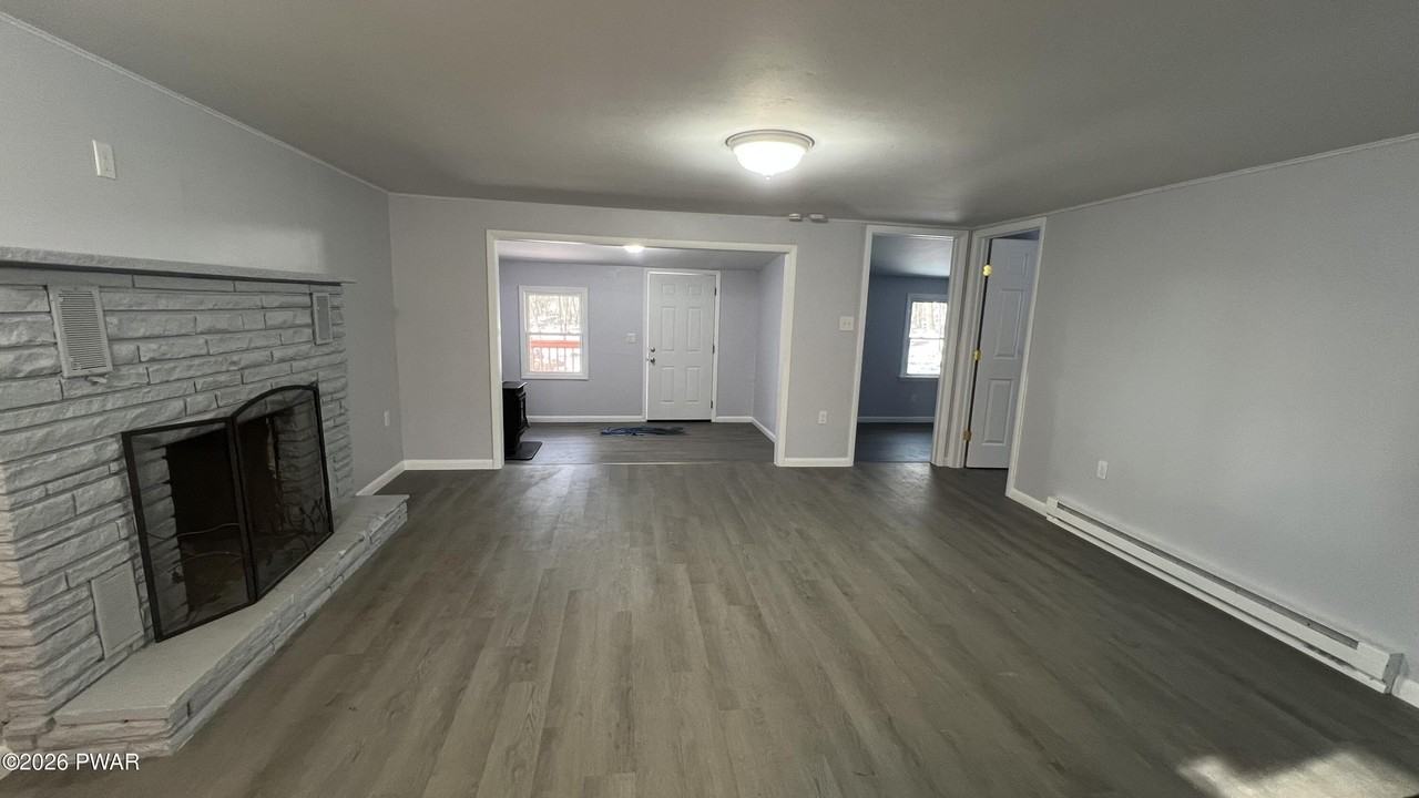 134 Halfmoon Ln - Photo 2 of 5