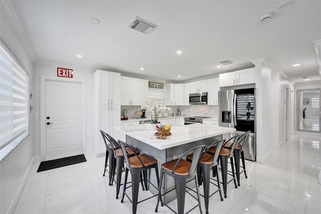 6740 Custer St - Photo 3 of 16