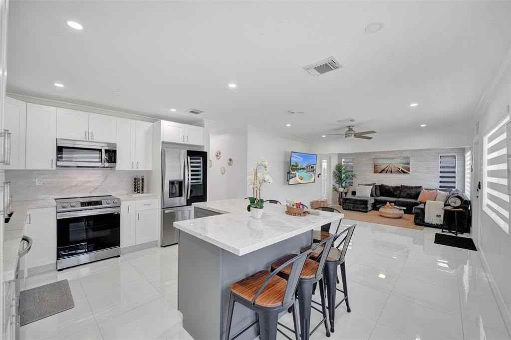 6740 Custer St - Photo 4 of 16