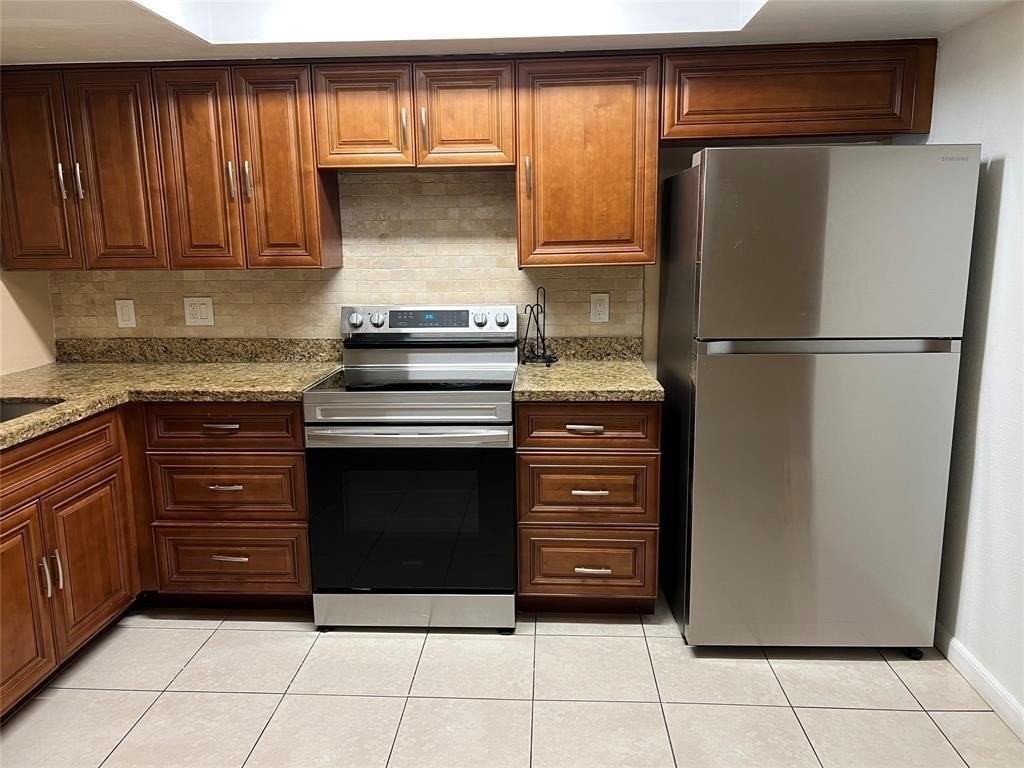 426 Se 13th Dr - Photo 4 of 15